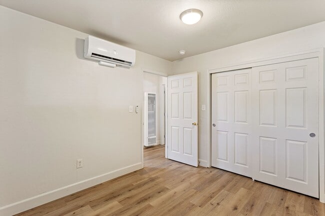 Building Photo - 521nha