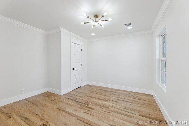 Foto del edificio - 1245 N Yale Ave