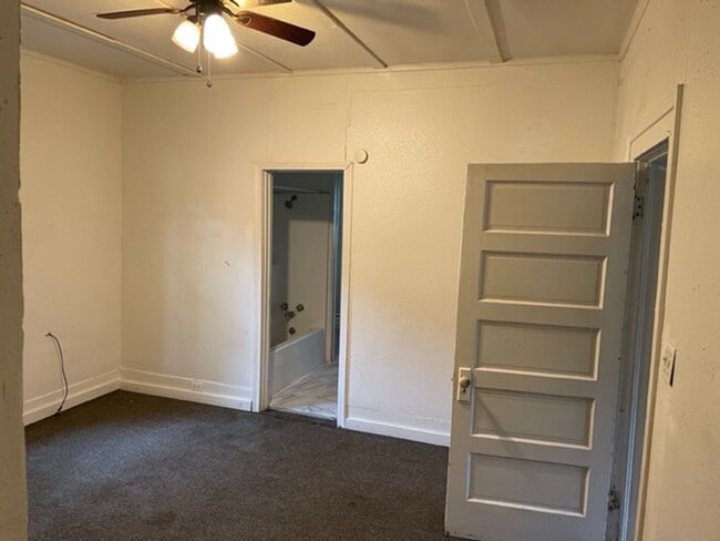 Building Photo - Remodeled 2 Bed With Central Air