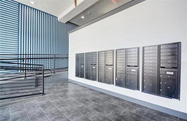 Building Photo - 2213 Poquito St