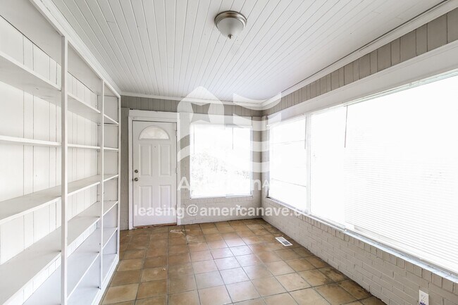 Foto del edificio - 1665 Twin Pines Dr