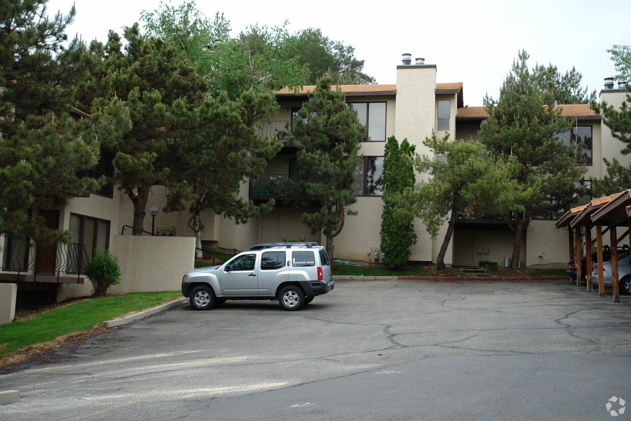 Primary Photo - Villa Montagna