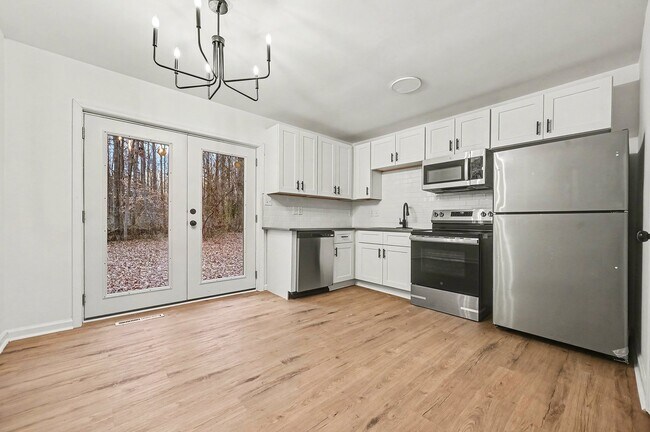 Building Photo - 5003 Lakecrest Dr