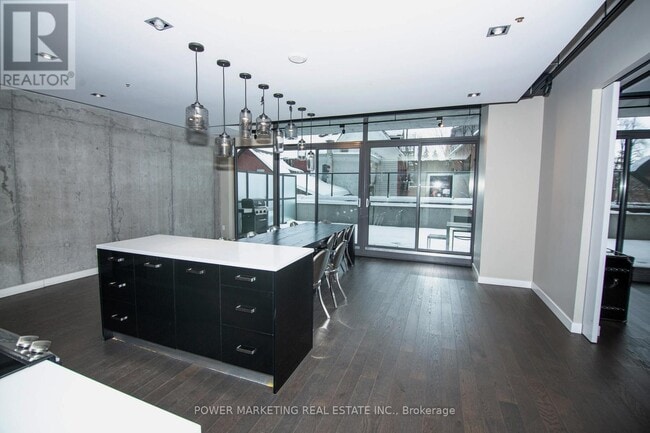 Building Photo - 224 Lyon St. N