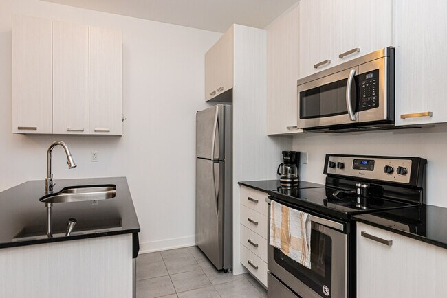 Building Photo - 3505 Rue De Bullion