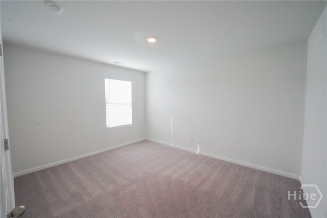 Building Photo - 103 Skylark Rd