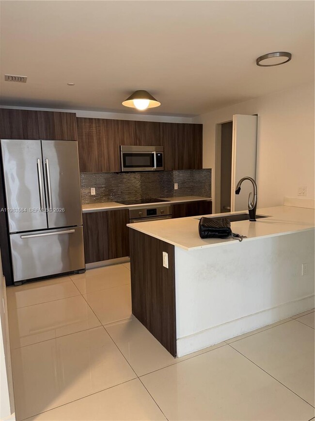 Foto del edificio - 488 NE 18th St