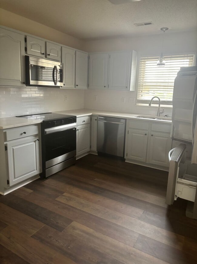 Building Photo - 110 Hidden Creek Cir