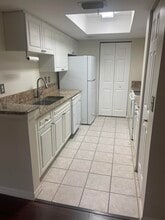 Building Photo - 400 Crestwood Ct N