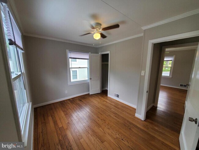 Foto del edificio - 4306 Knowles Ave