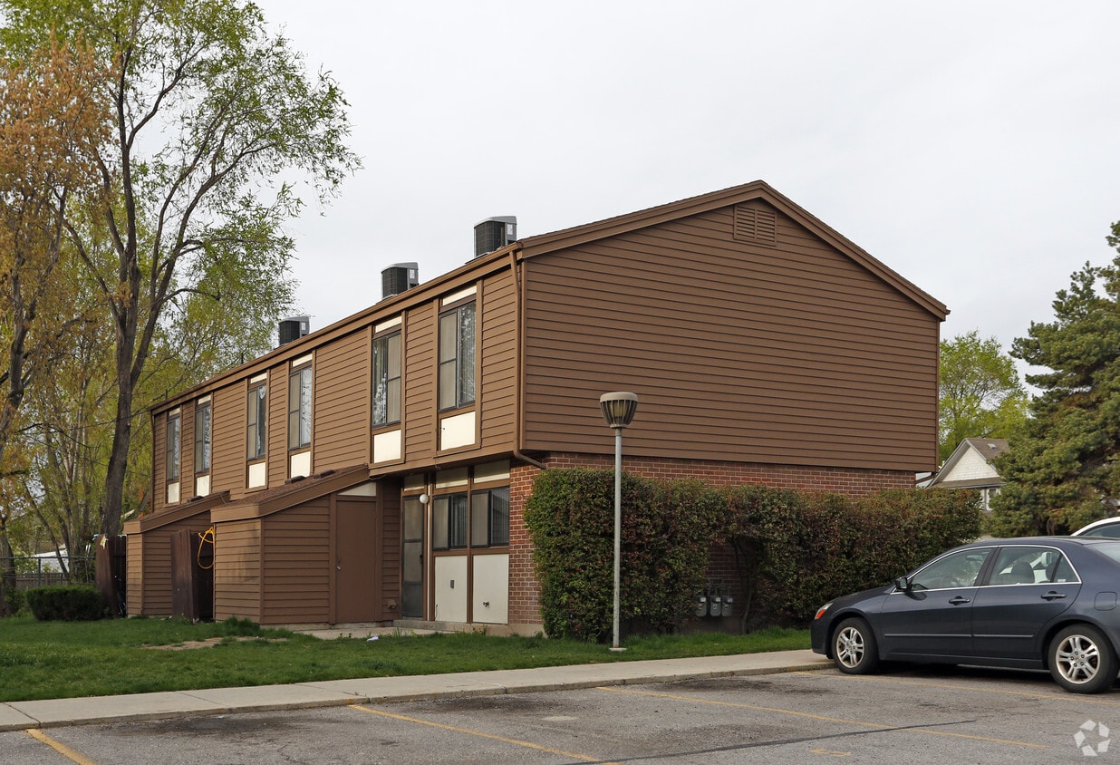 Building Photo - 640 Central City