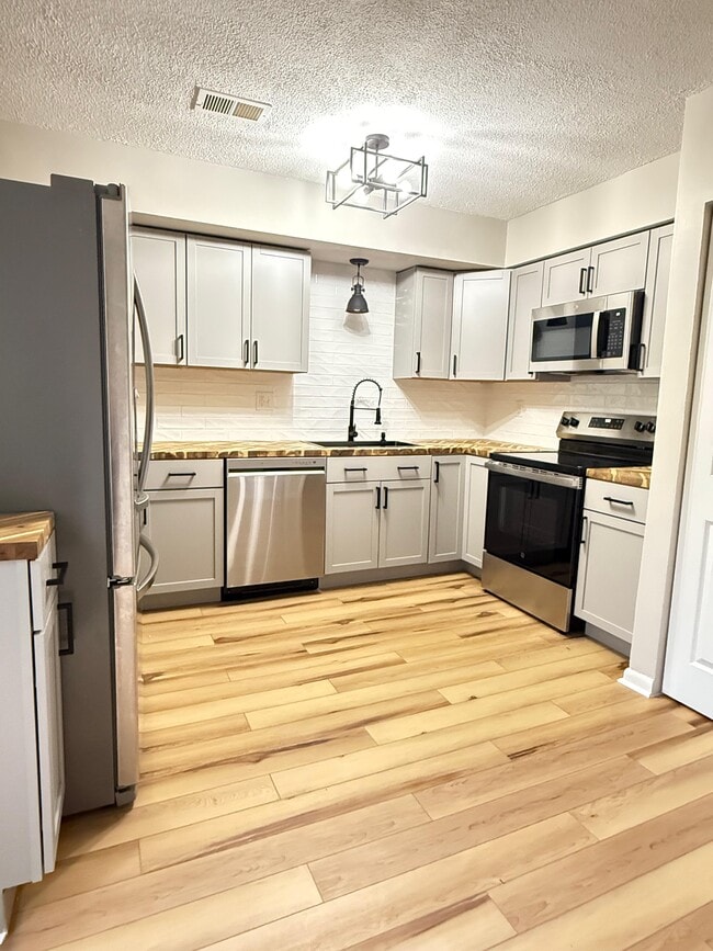 Foto del edificio - 1905 Walnut Ridge Dr