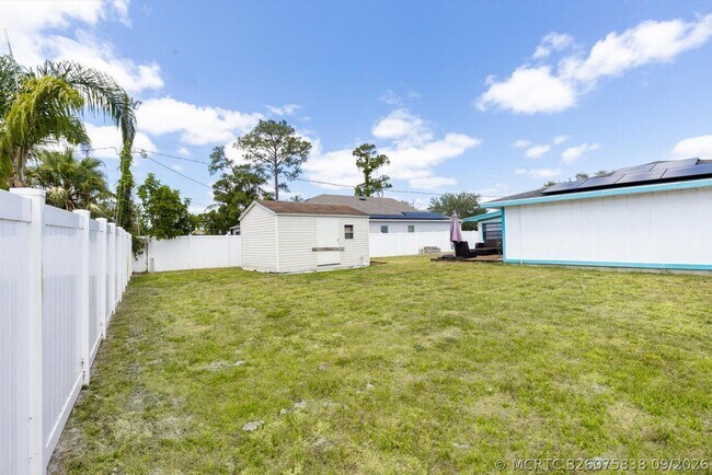 Building Photo - 1430 SE Ocean Ln
