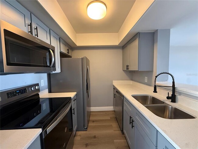 Building Photo - 5055 Eaglesmere Dr