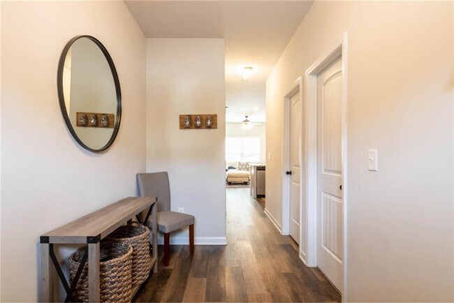 Foto del edificio - 3006 Bayrose Cir