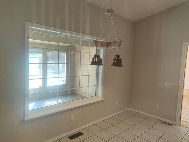 Building Photo - Gorgeous 3B/2BTH Home in Holiday Acres on ...