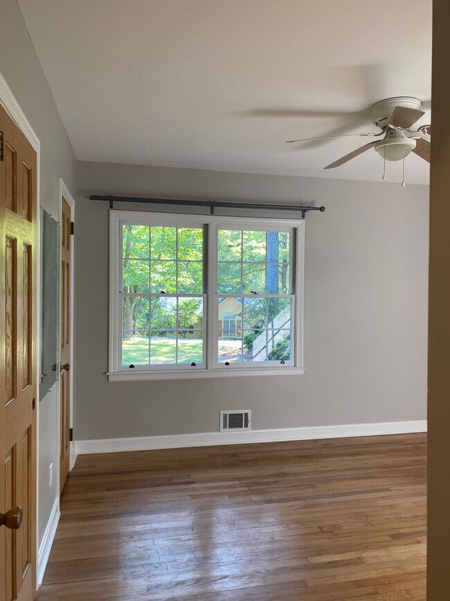 Building Photo - Gorgeous 3 bedroom home in Forest Heights