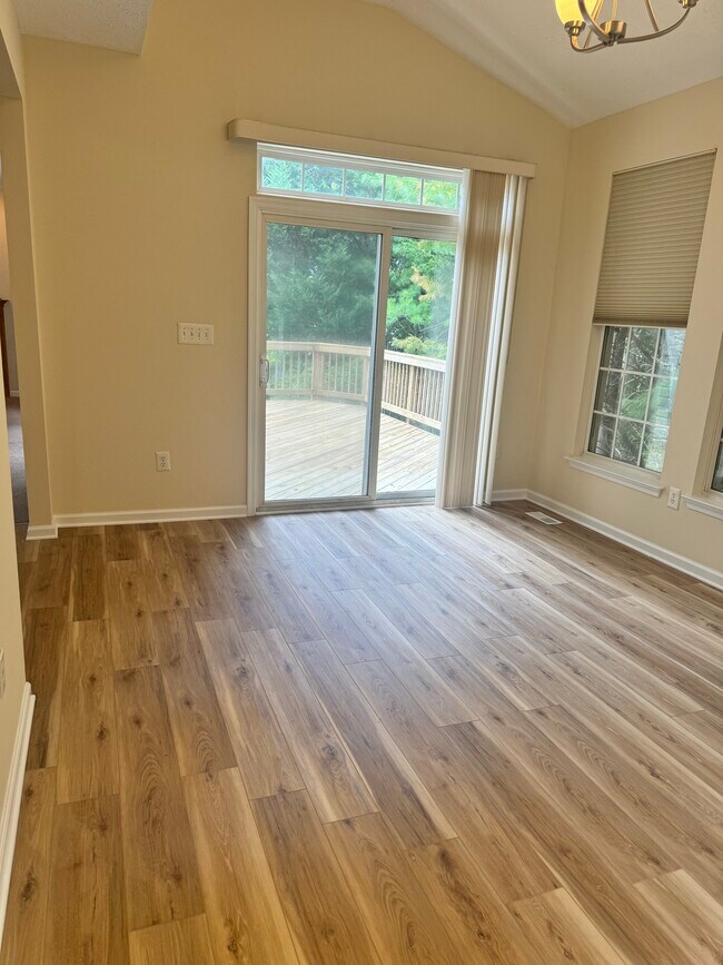 Building Photo - 2535 Sansbury Dr