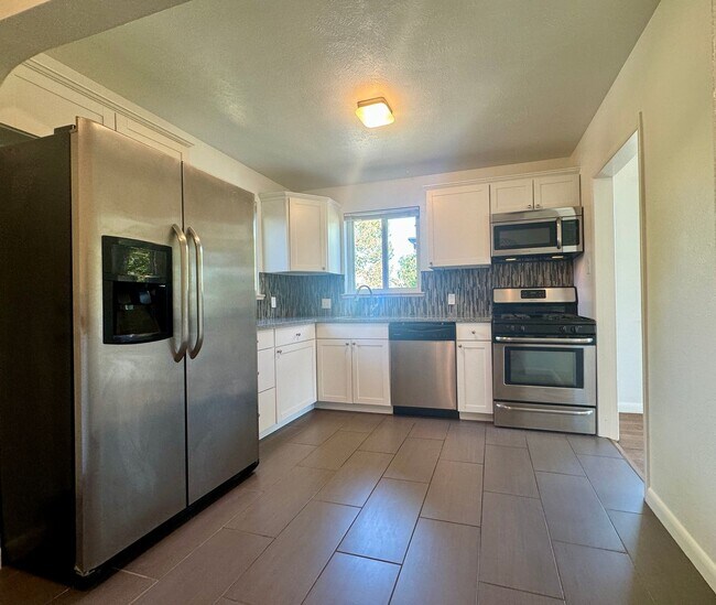 Foto del edificio - 2 Bedroom, 1 Bathroom Duplex in Denver! Available August!!