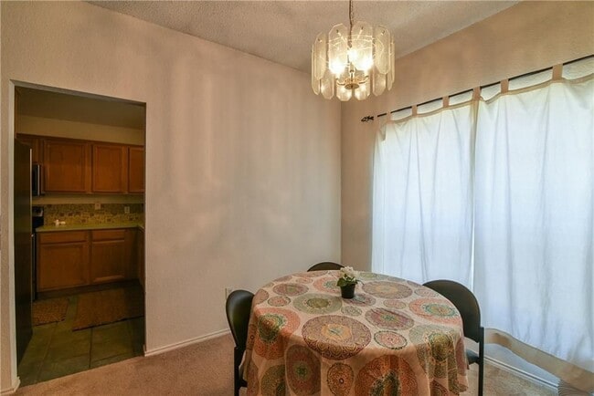 Foto del edificio - Ready to Move in... Do not miss this house...