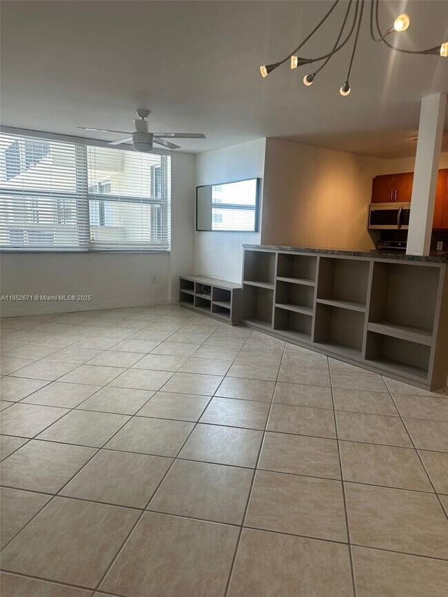 Foto del edificio - 9273 Collins Ave