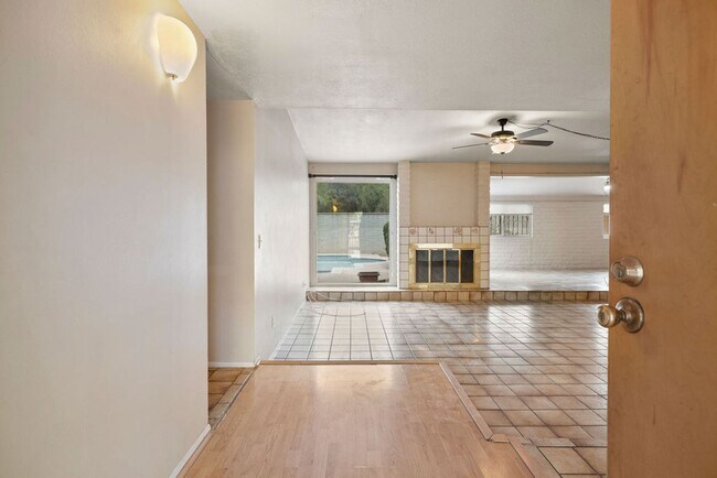 Building Photo - Eastside 4 Bedroom Home with Pool