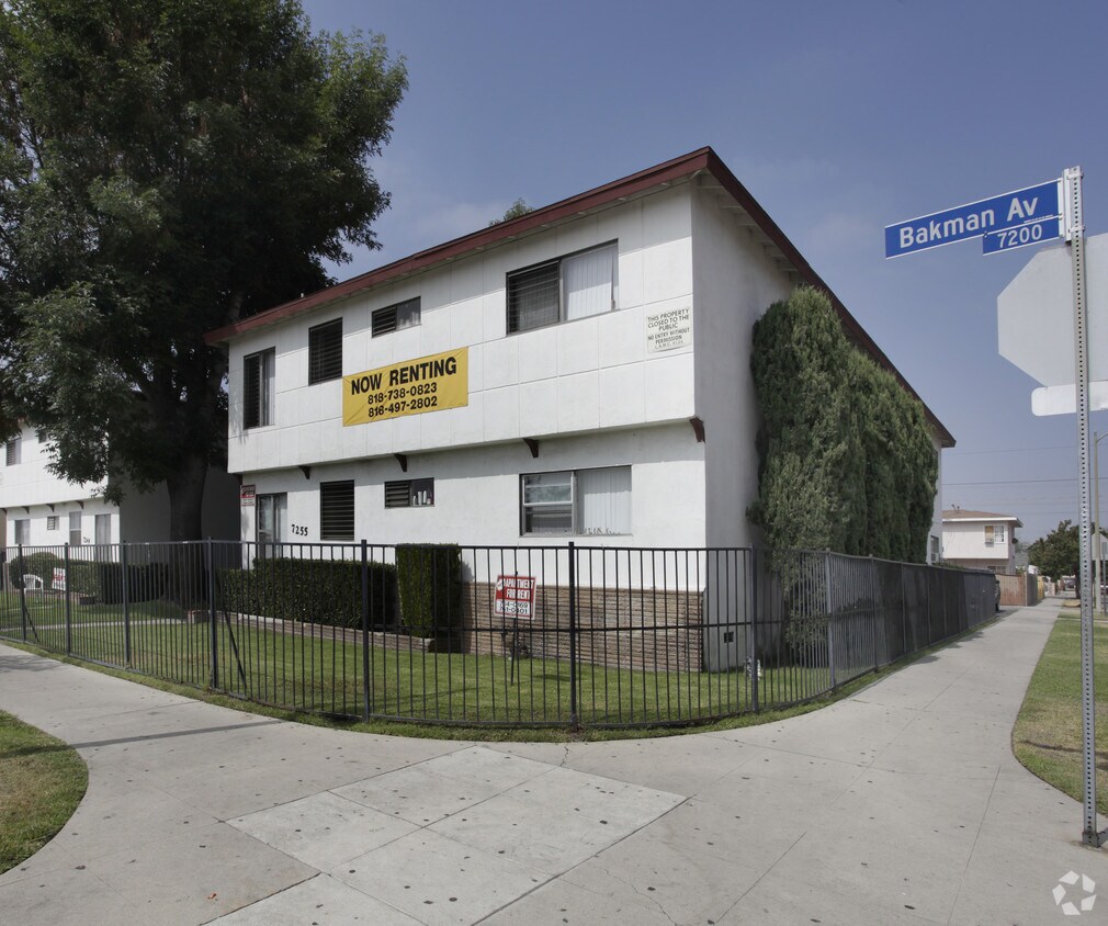 Primary Photo - 7255 Bakman Ave