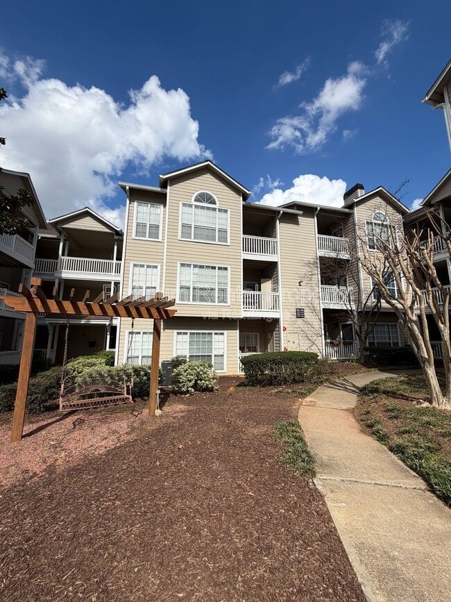 Building Photo - 1250 Parkwood Cir SE