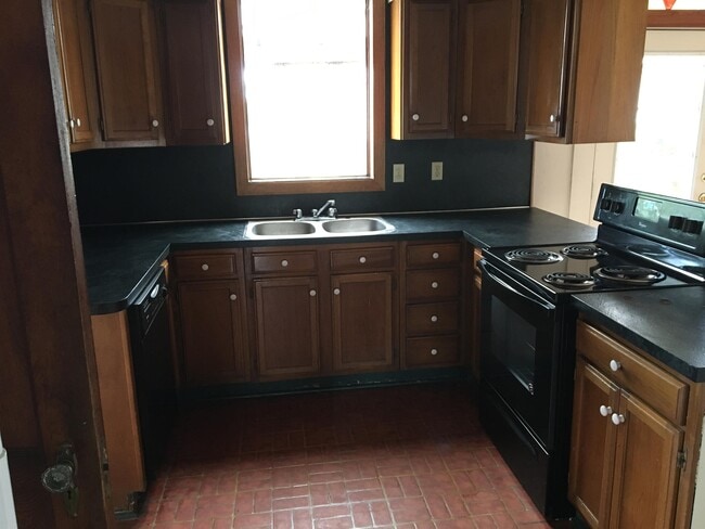 Building Photo - 601 Minden St