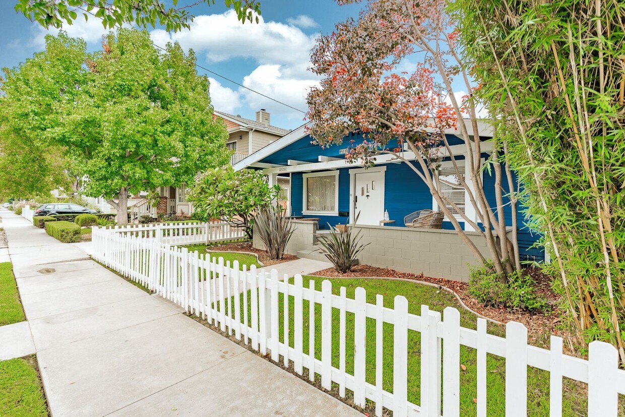 Foto principal - 257-257 1/2 Newport Ave