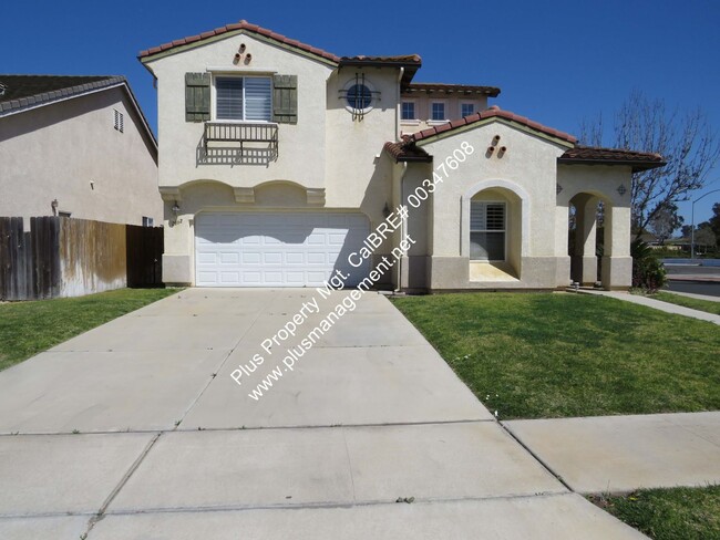 Foto del edificio - Bradley Square Two Story Home on Corner Lot