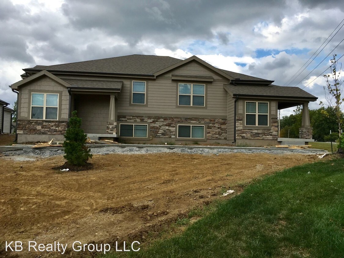 Primary Photo - 3 br, 3 bath House - 508 SE Maple Dr