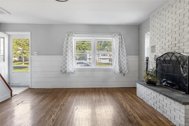 Foto del edificio - 13 Strack Rd