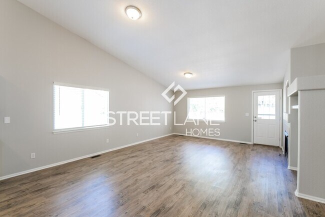 Building Photo - REDUCED!