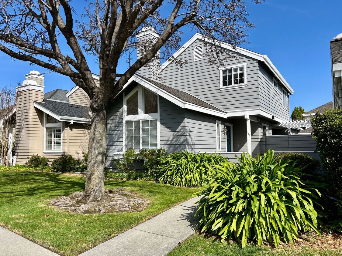 Primary Photo - 2 Bed/2.5 Bath Home with Pool Access!