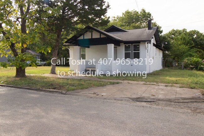 Building Photo - 802 E Jones St
