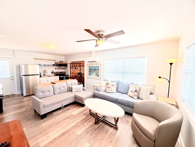 Foto del edificio - 216 La Paloma Pl