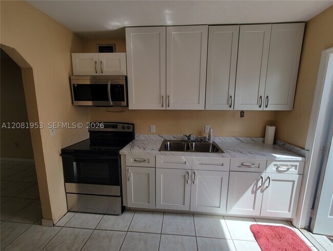 Foto del edificio - 7015 NW 4th Ct