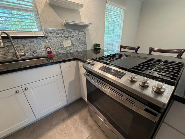 Foto del edificio - 5808 Cherry Park