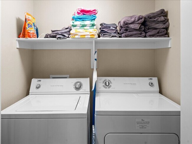 Building Photo - 1295 N Ash St