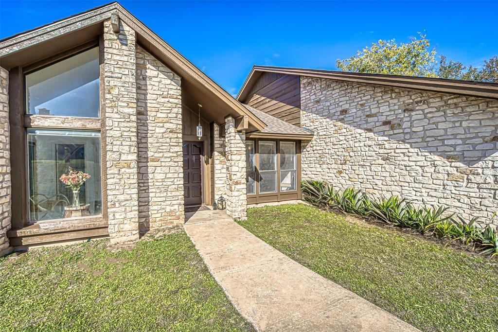Primary Photo - 302 Seawind St