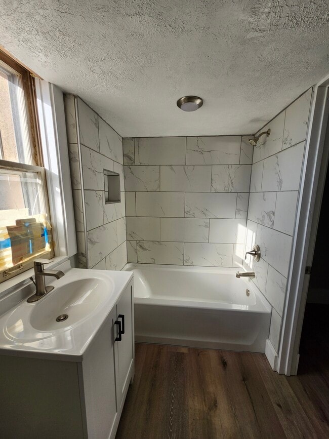 Building Photo - 811 Ridge Ave