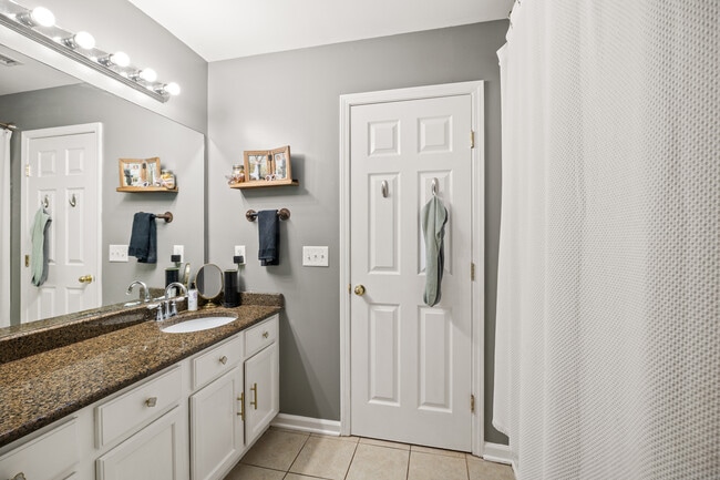 Foto del edificio - 2213 Green Trails Dr