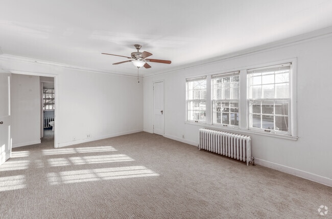 2BR, 1BA - 800SF - Living Room - 2065 Niles