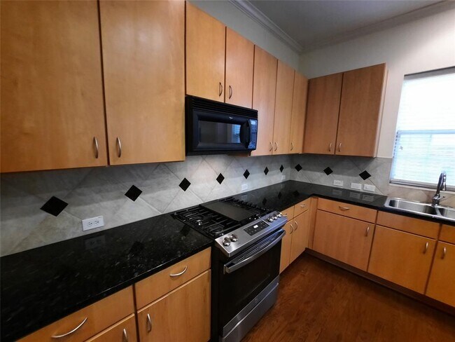 Foto del edificio - 15835 Spectrum Dr