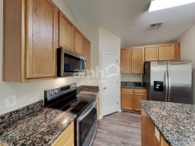 Foto del edificio - 3210 Revere Rd