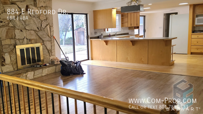 Building Photo - Live like the Osmond's! Spacious 4188 sf  ...