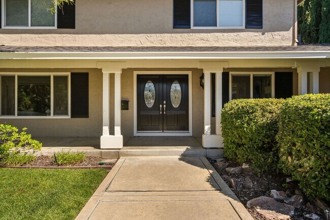 Building Photo - Pleasanton Updated Property with EV Charger