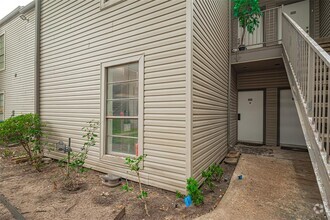 Building Photo - 9707 Richmond Ave.