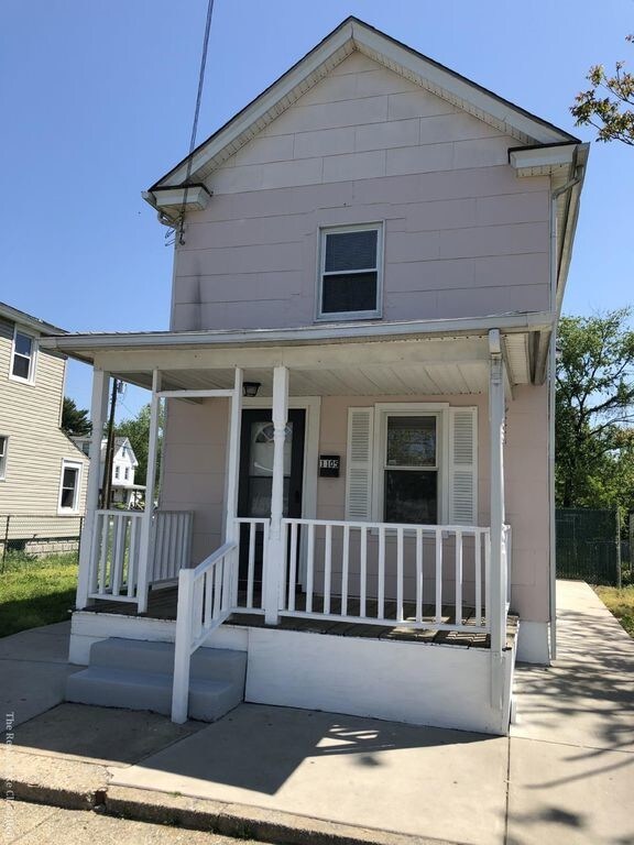 Primary Photo - 1105 N Chestnut St